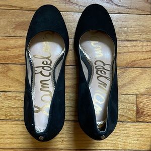Sam Edelman Round Toe Suede Black Pumps